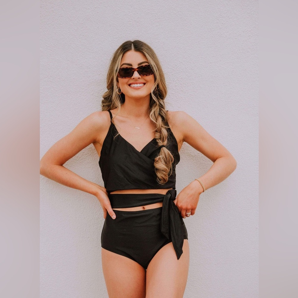 CUTOUT ONE PIECE NWT